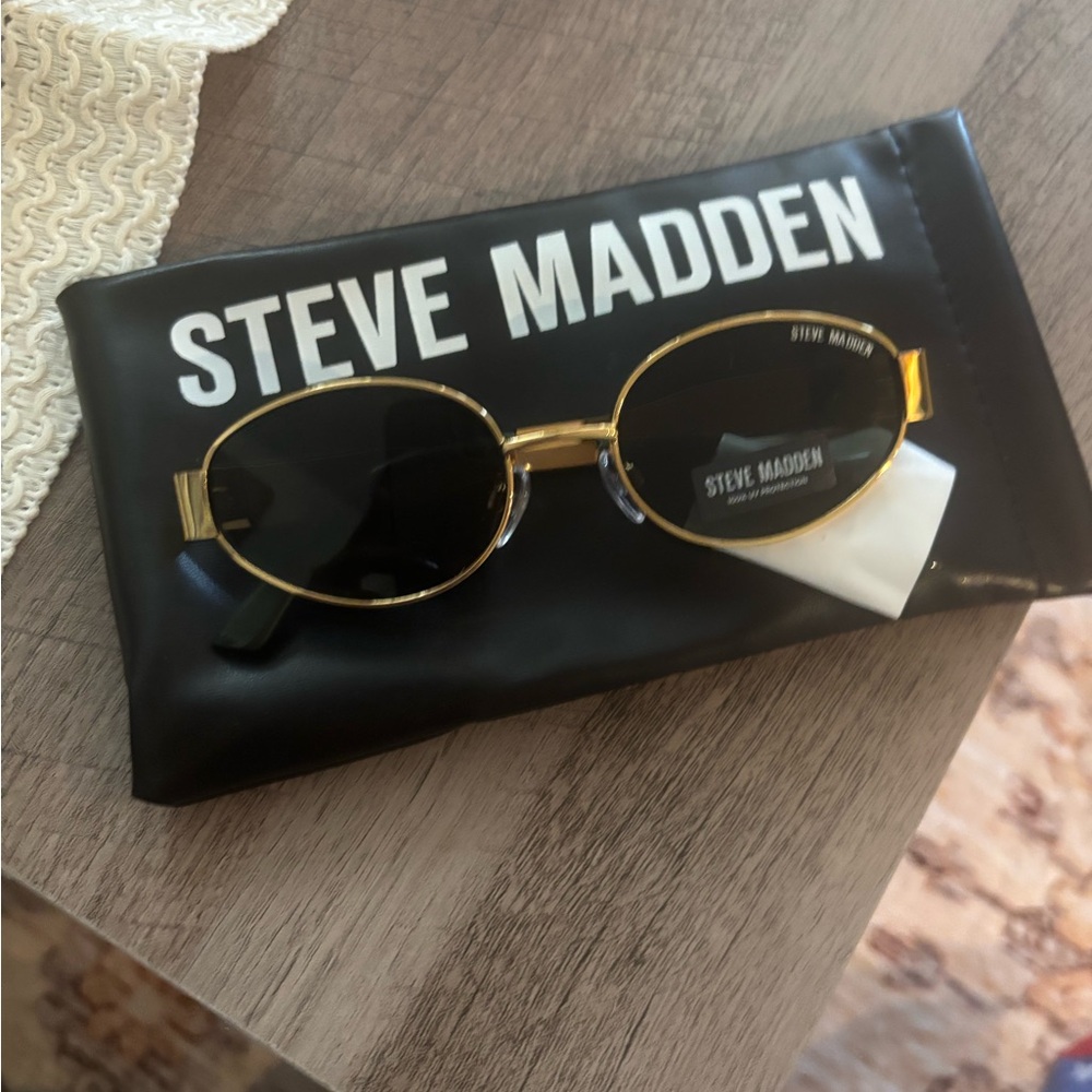Steve Madden Gold and Black Oval Glasses